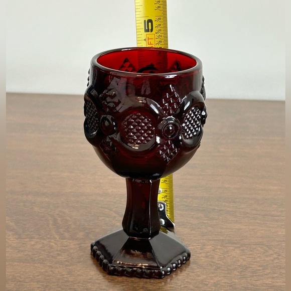 AVON 1876 CAPE COD COLLECTION RUBY RED GLASS STEMMED WINE GOBLET - Picture 2 of 4
